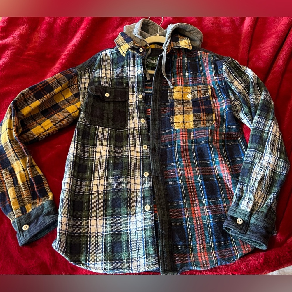 Heavy duty, worn in, vintage hooded flannel.  Adult size Small. - Picture 3 of 10